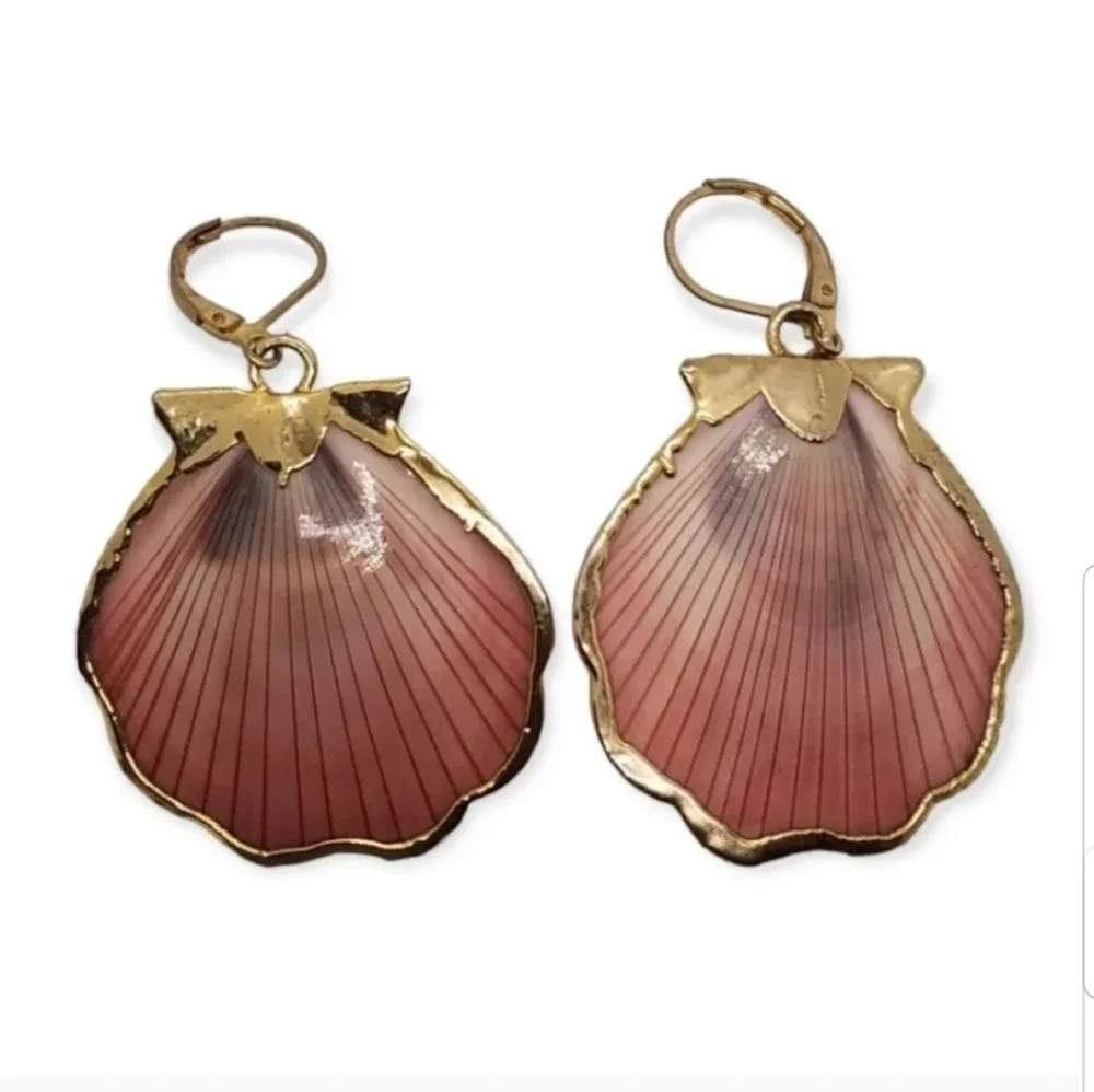 VINTAGE SEASHELL DROP EARRINGS WITH FAUX PEARLS & GOLD TRIM DETAIL